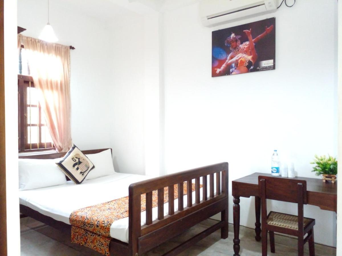 Muduna Walawwa Resort Kandy Extérieur photo
