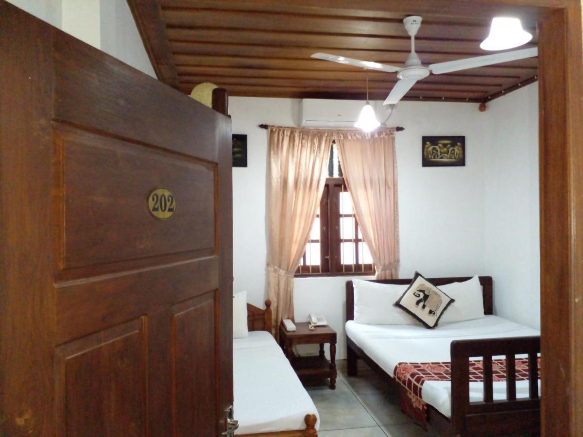 Muduna Walawwa Resort Kandy Extérieur photo